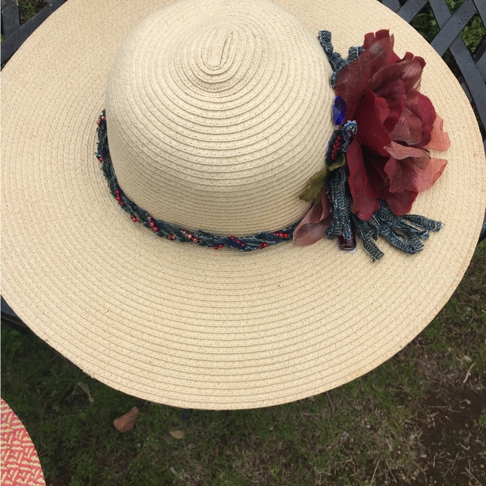 Artisan kreativekristen Upcycled cream wide brim straw hat Floral Accent - Picture 11 of 11